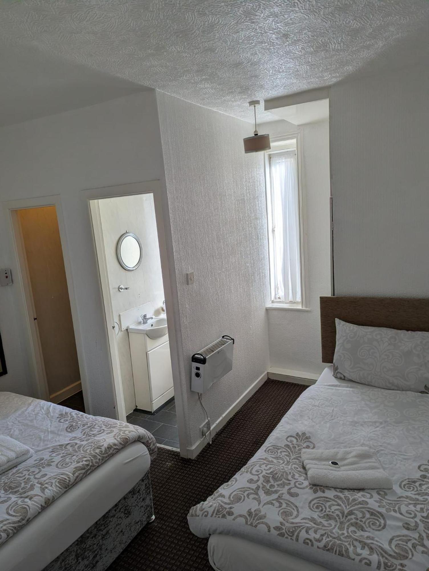 Fern Villa Hotel - Albert Road — Photos 1